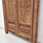 Klasik desenli maun ahşap kapı