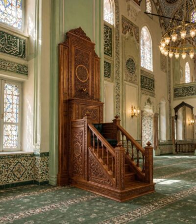 El Oyması Ahşap Cami Minberi – İslami Motifli Lüks Cami Minberi
