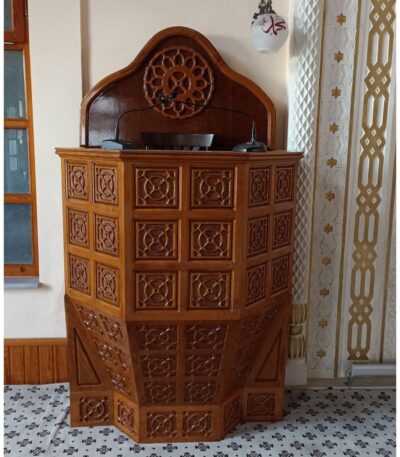 Ahşap Vaaz Kürsüsü – Oyma Desenli Cami ve Mescit Kürsüsü