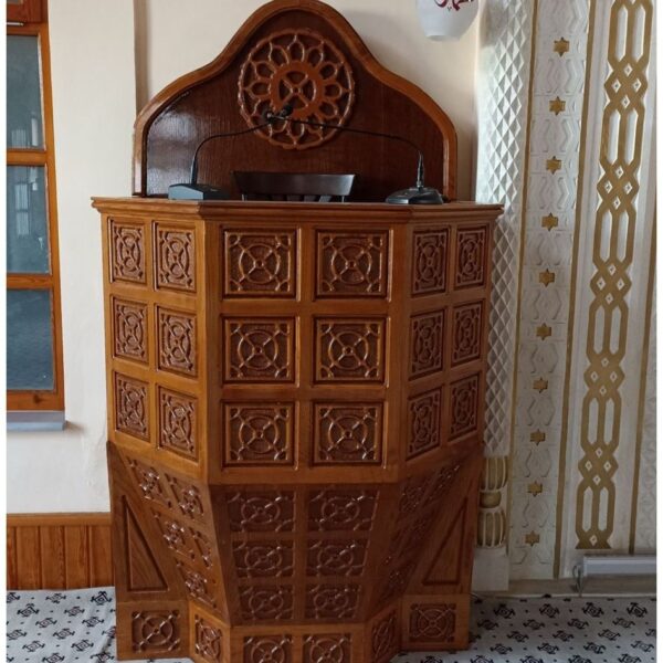 Ahşap Vaaz Kürsüsü – Oyma Desenli Cami ve Mescit Kürsüsü
