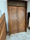 El İşçiliği Ahşap Cami Kapısı – Hat Sanatlı ve Motifli Özel Tasarım