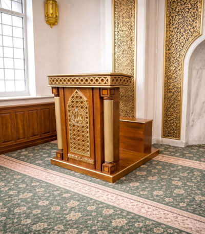 Ahşap Cami Minberi – El İşçiliği Oyma Detaylı Cami Minberi